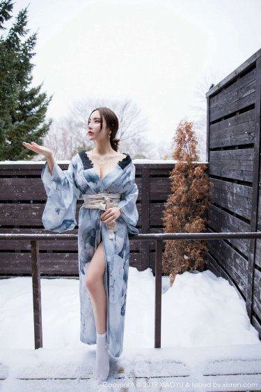 迈开腿男人往里怼女人的做法